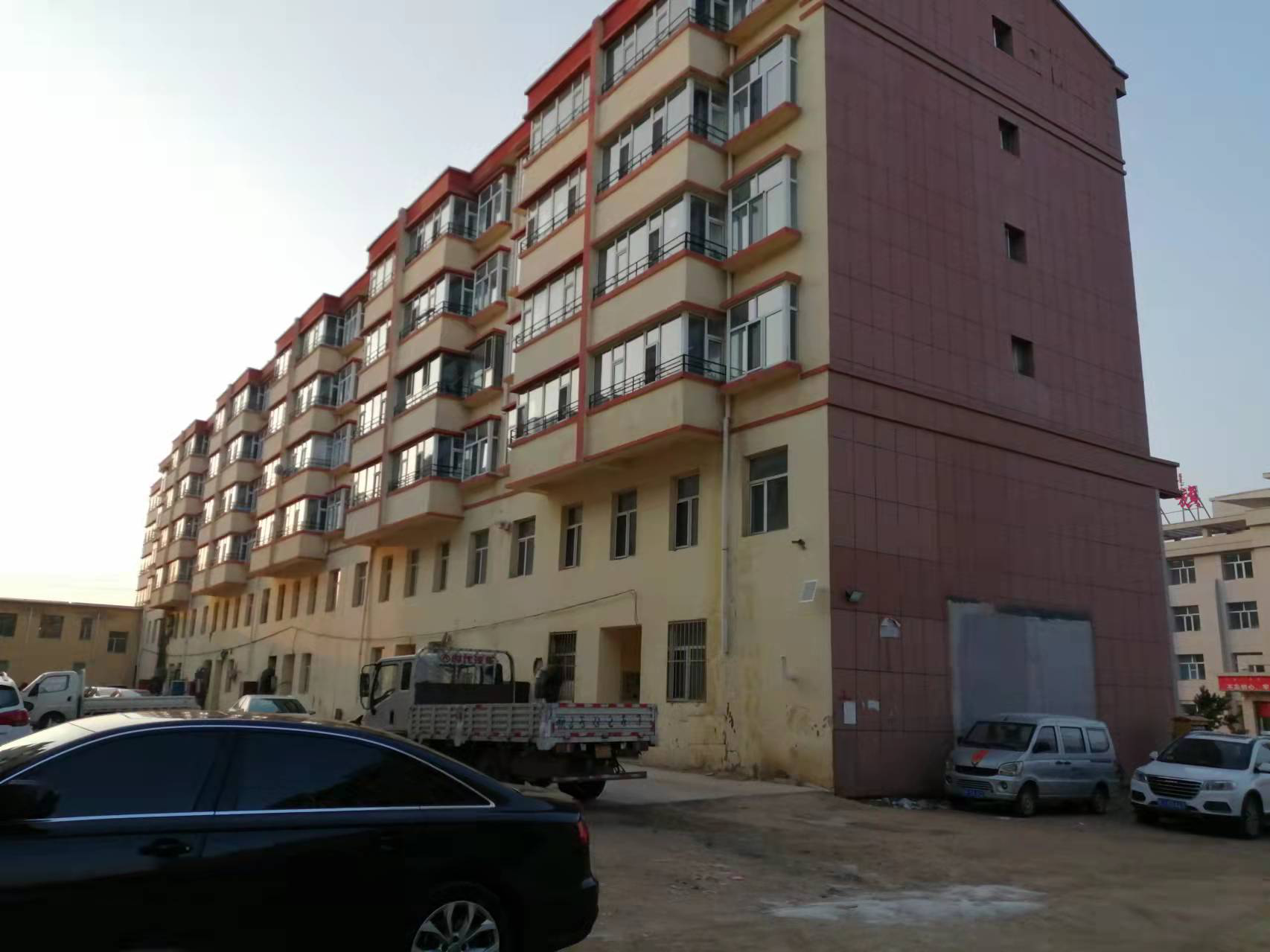 内蒙古自治区乌兰察布市察右中旗蔚蓝印象小区住宅楼（12#3-6层）、        住宅楼（14#1-5层,3766.83㎡）、车库（941.71㎡）房产